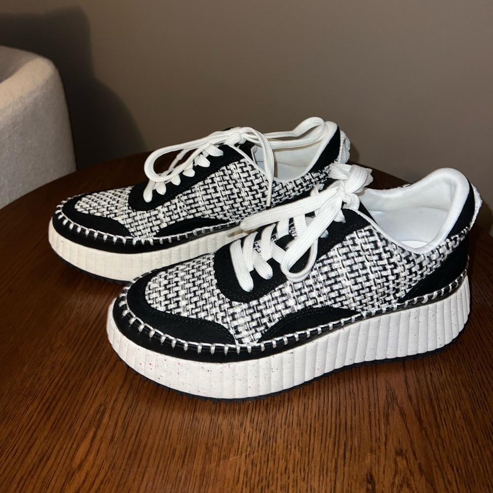 Universal Threads Women Peresephone Sneakers
